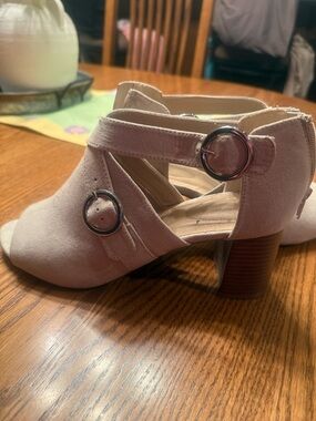 Women’s Open-Toe Buckle Block Heel Sandals